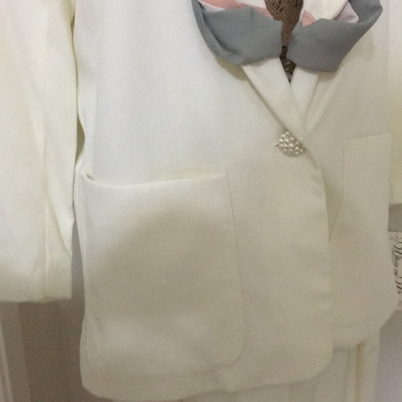 Vintage Oversized White Blazer with Shoulder Pads & Pastel Chiffon Detail (NWT) - Picture 4 of 9